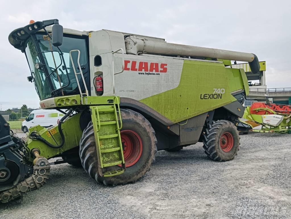 CLAAS Lexion 740 Combine harvesters