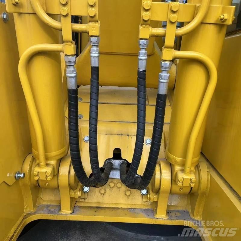 Komatsu PC 138 Crawler excavators