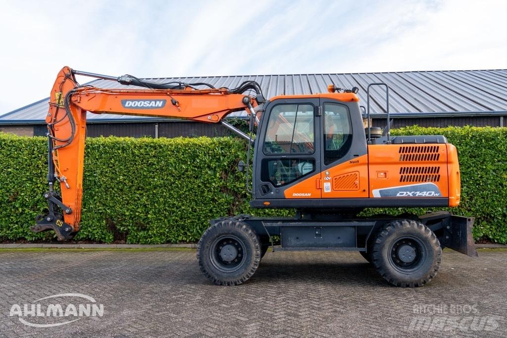 Doosan DX140W-5 Wheeled excavators