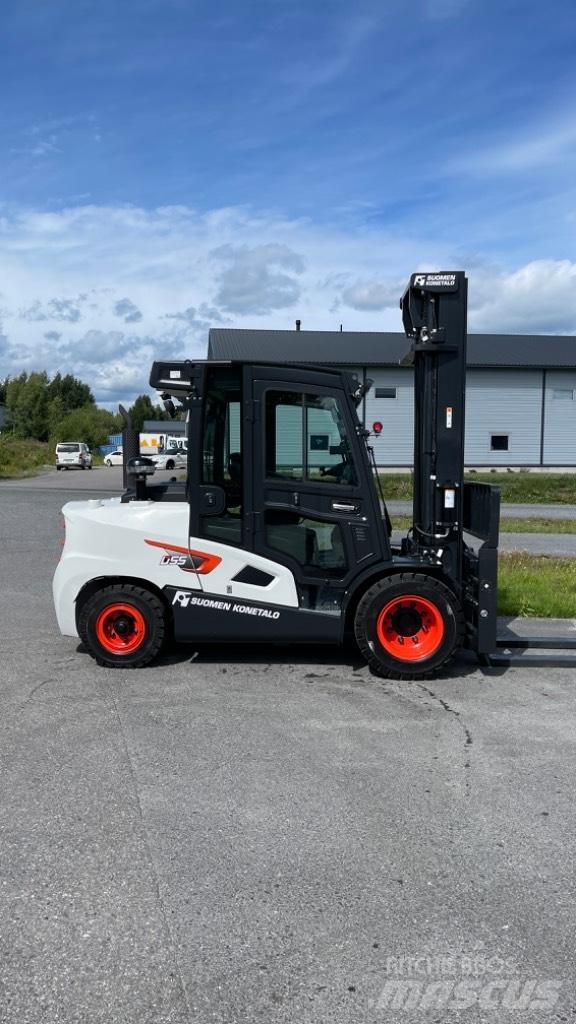 Bobcat D55C-9 Diesel Diesel trucks