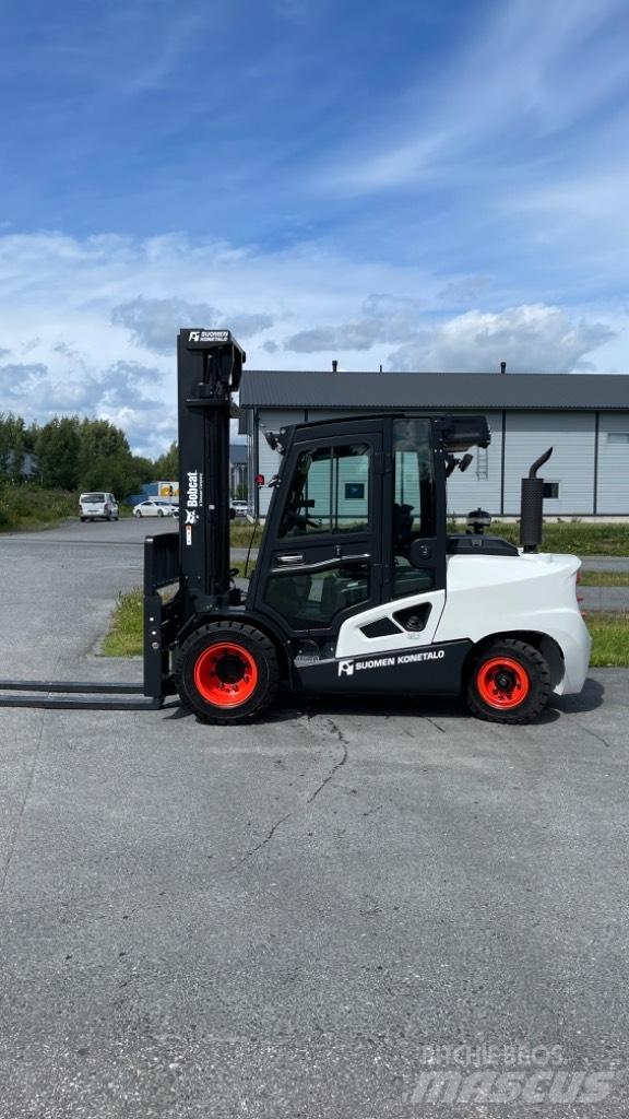 Bobcat D55C-9 Diesel Diesel trucks