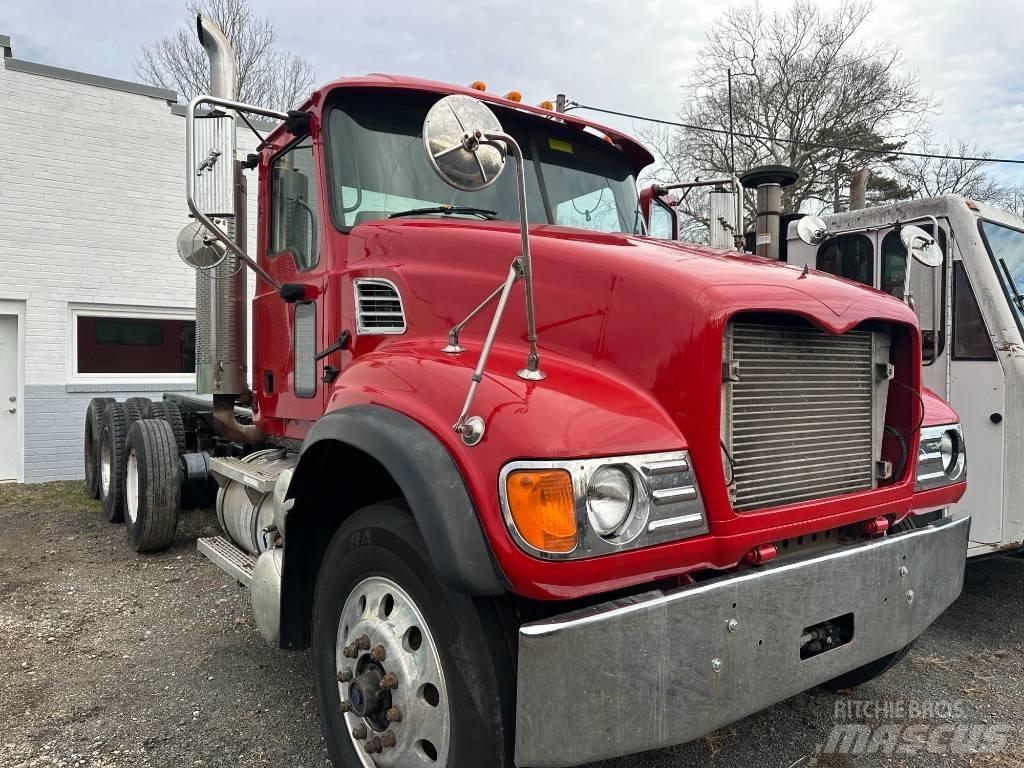 Mack CV 713 Demountable trucks