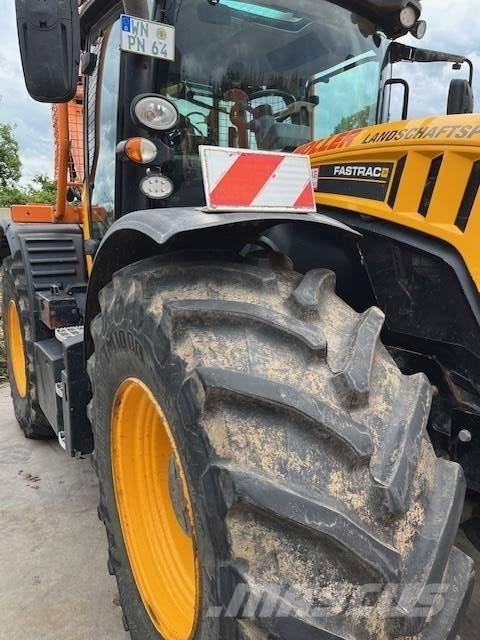 JCB Fastrac 4220 Tractors
