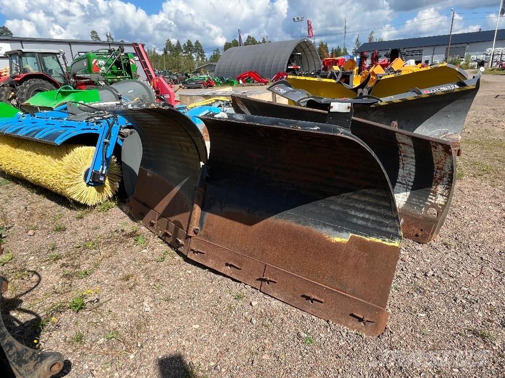VM 280 NA Snow blades and plows