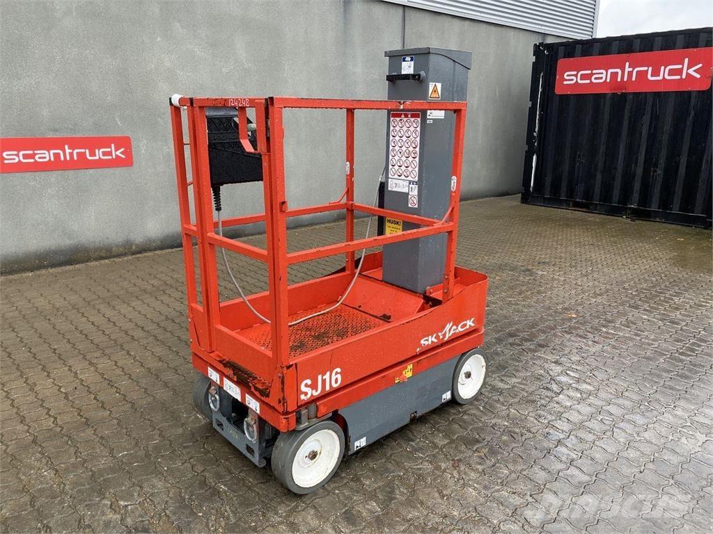 SkyJack SJ16 Used Personnel lifts and access elevators