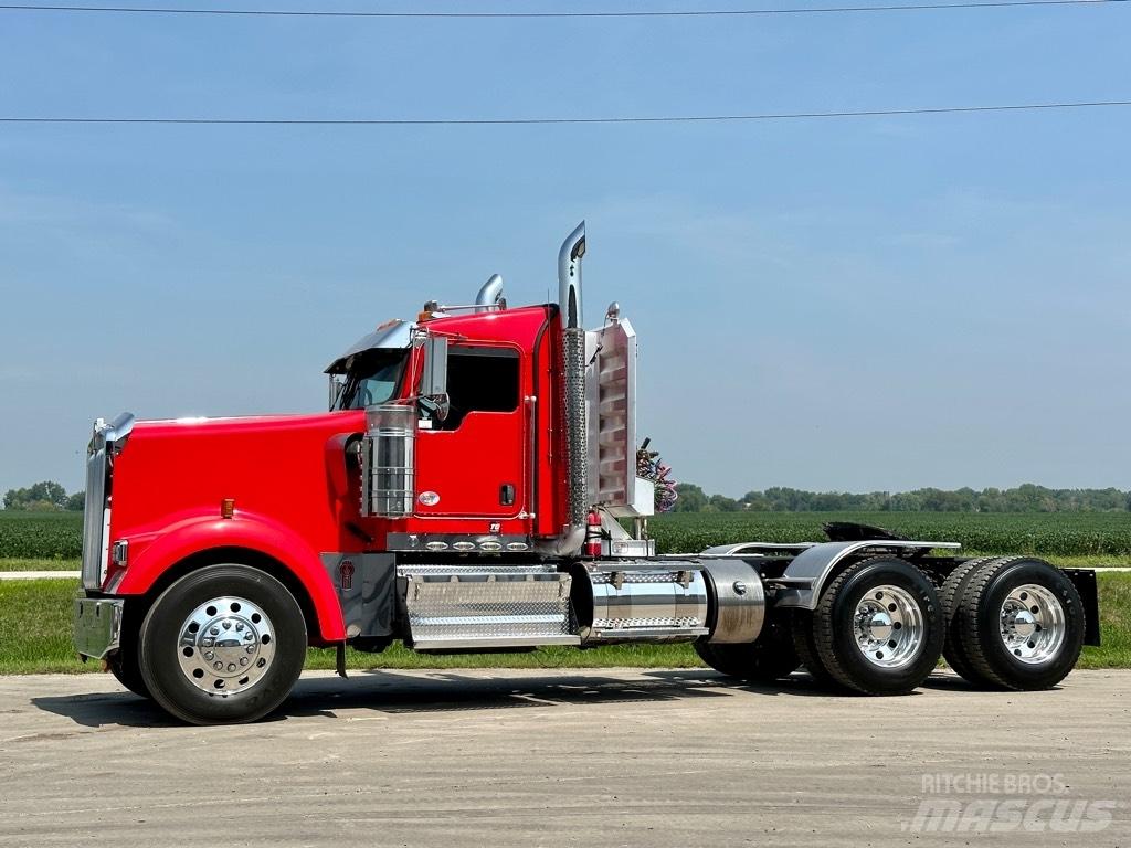 Kenworth W900 Prime Movers