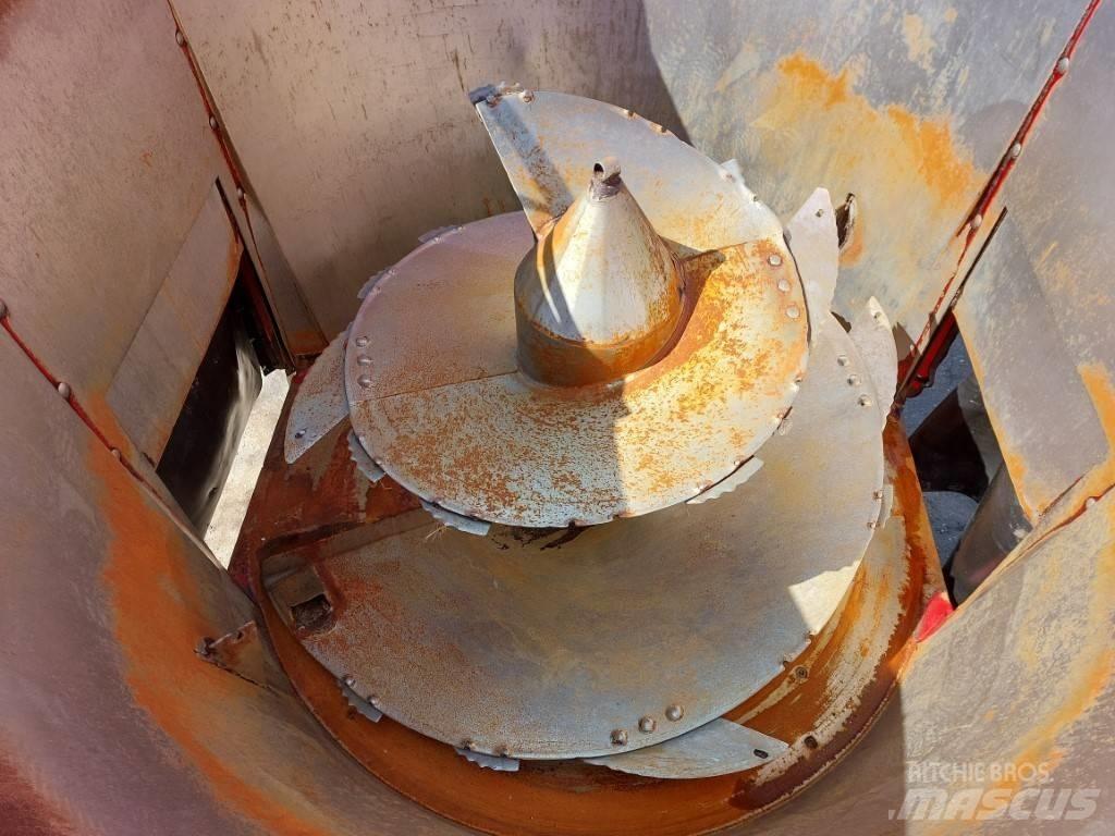 Peecon Biga VME 120 Feed mixer