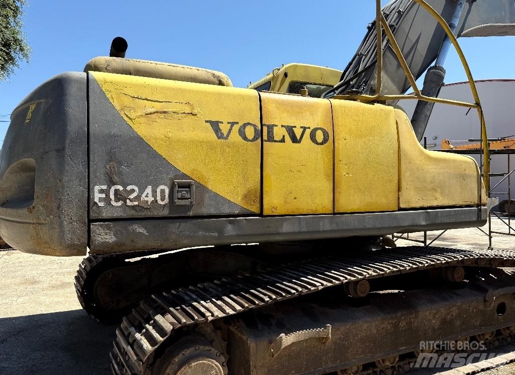 Volvo EC240 Long reach excavators