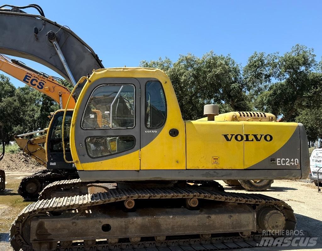 Volvo EC240 Long reach excavators