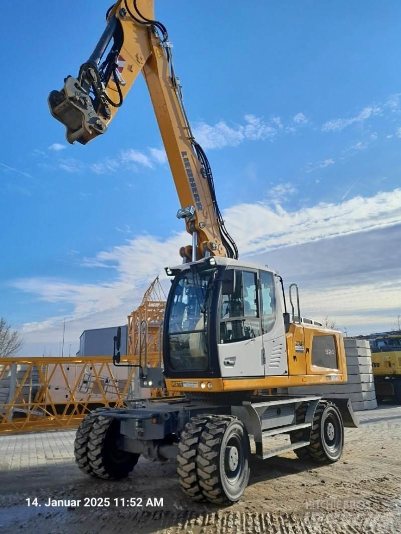 Liebherr A924 Wheeled excavators