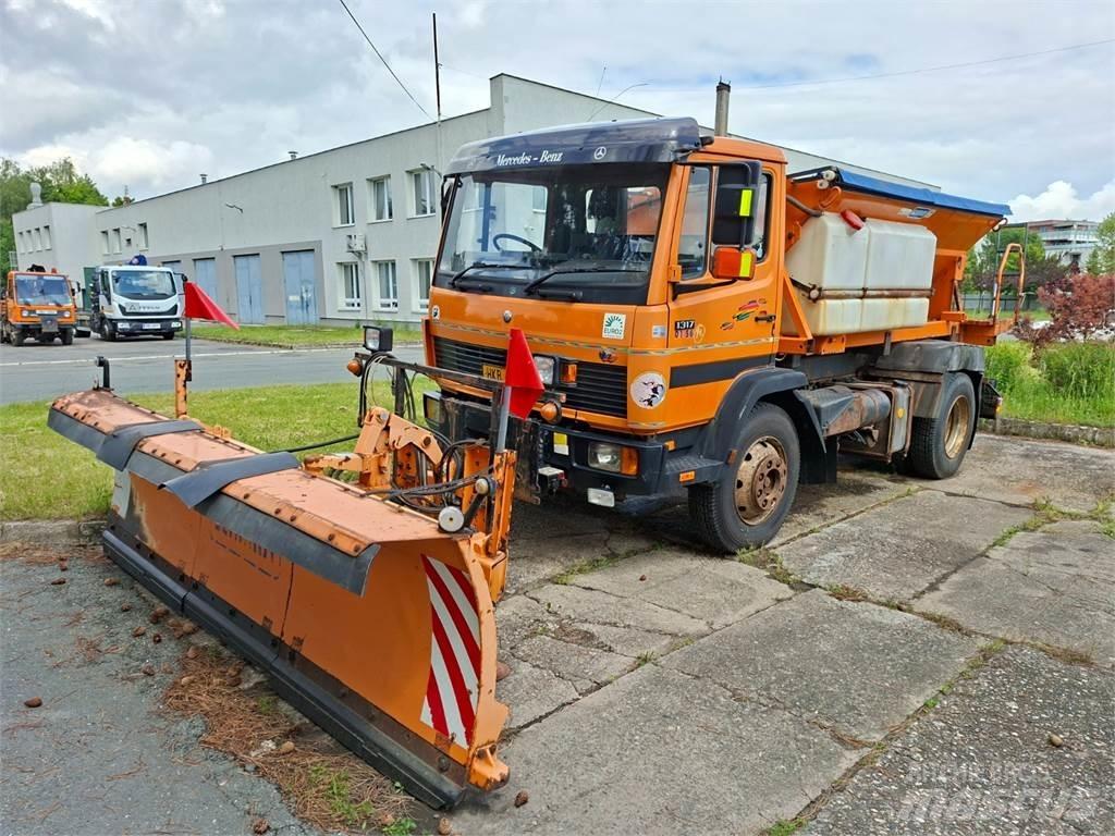 Mercedes-Benz 1317 Chassis Cab trucks