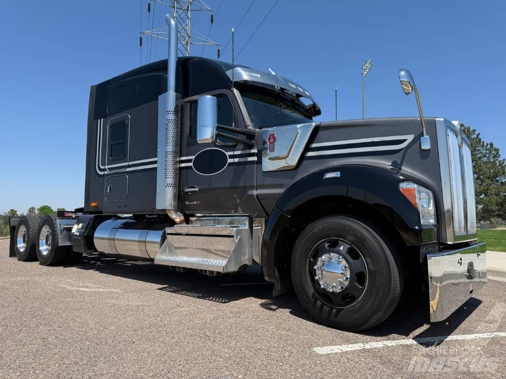 Kenworth W 990 Prime Movers