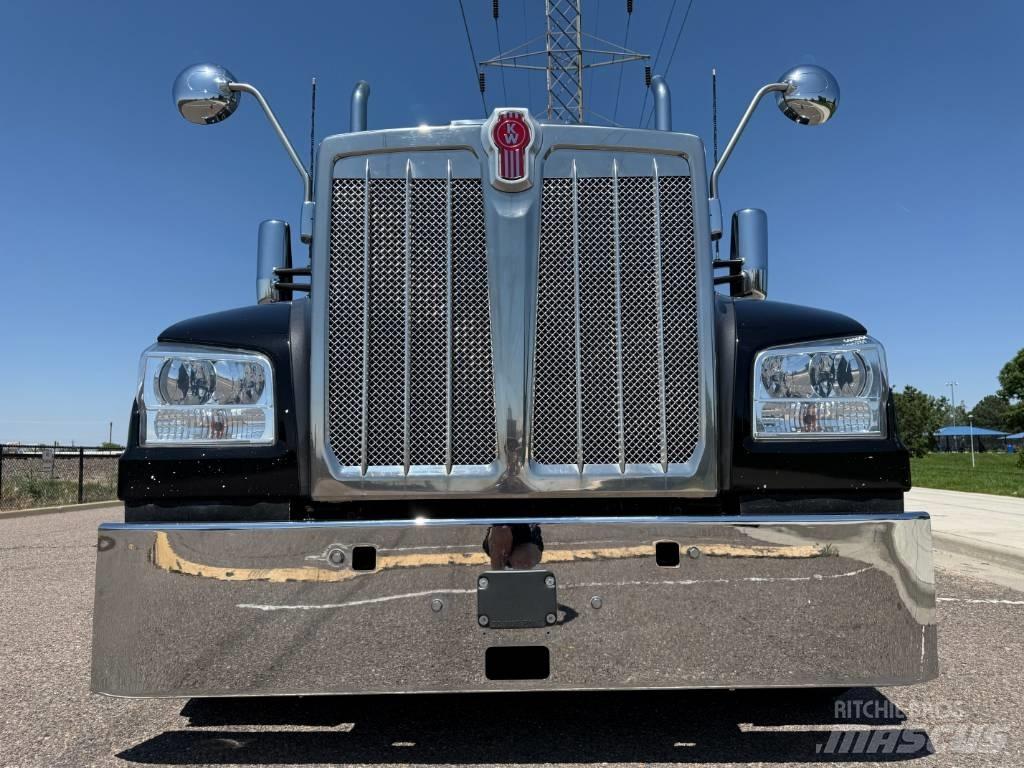 Kenworth W 990 Prime Movers