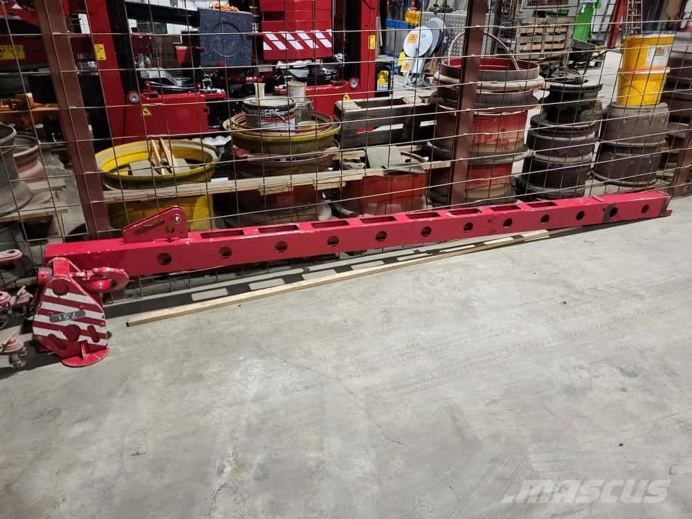 Unic B-775 Track mounted cranes