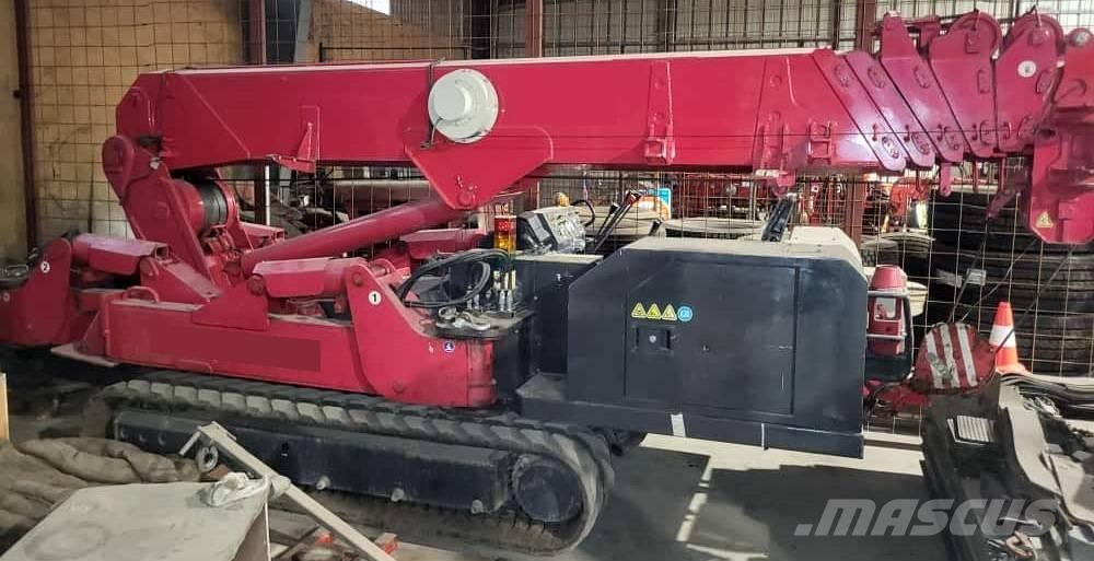 Unic B-775 Track mounted cranes