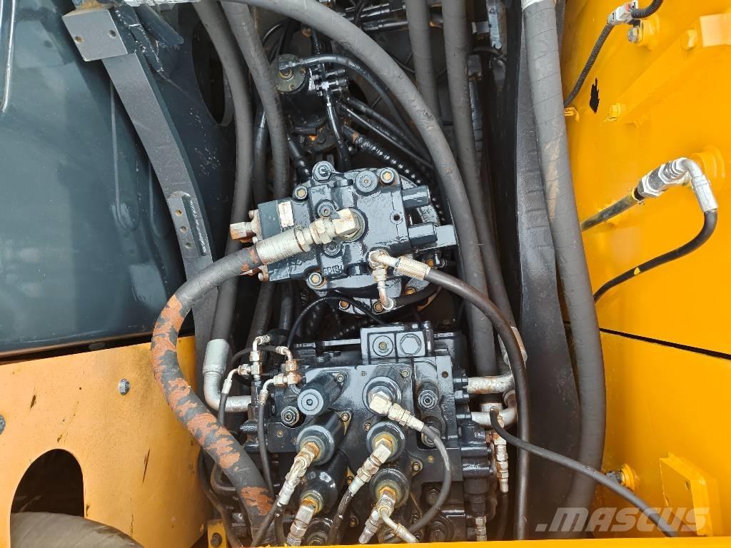 Hyundai R210W-9 Wheeled excavators