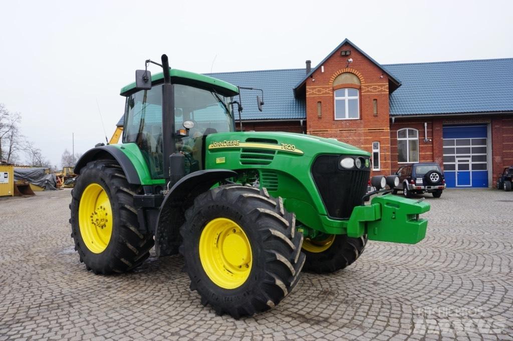 John Deere 7920 Tractors