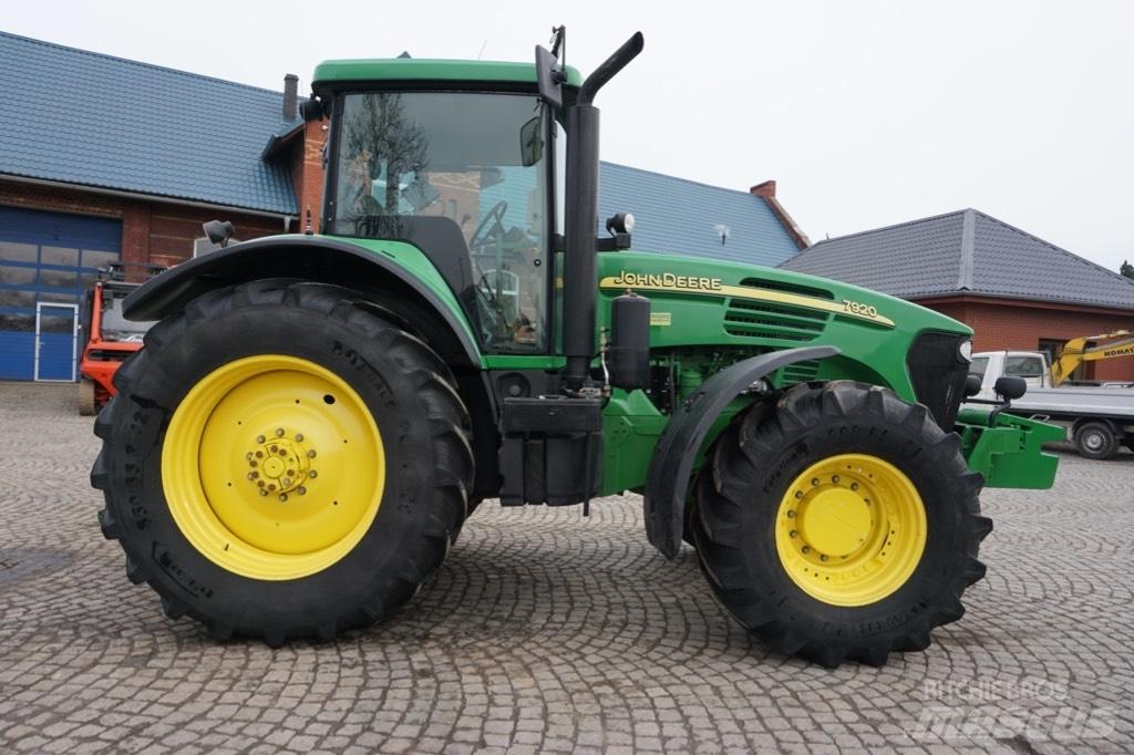 John Deere 7920 Tractors
