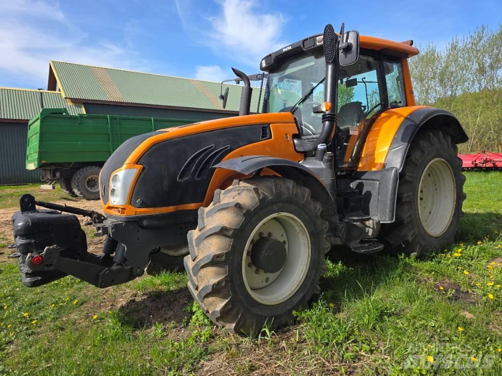 Valtra T 213 V Tractors