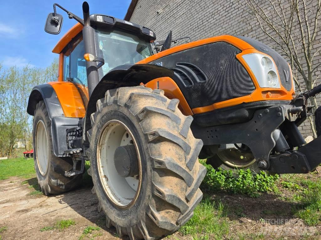 Valtra T 213 V Tractors