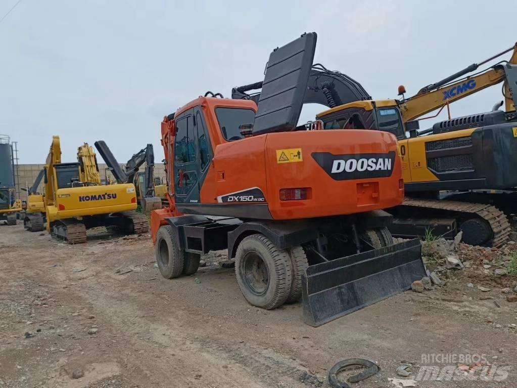 Doosan 150 W Wheeled excavators