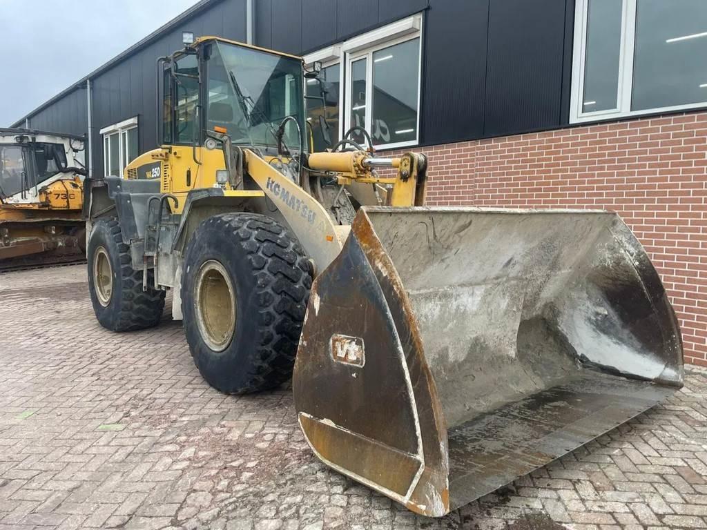 Komatsu WA250-5 Wheel loaders
