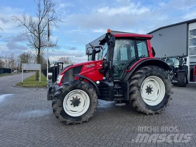 Valtra N123 Hitech5 Tractors