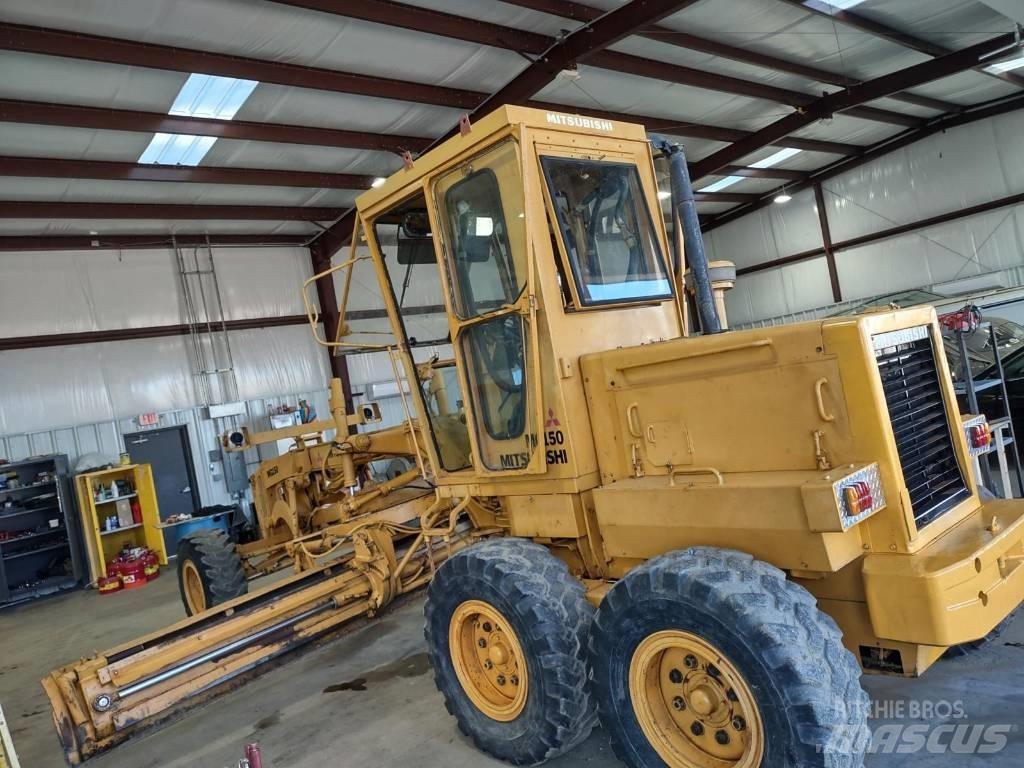 Mitsubishi MG 250 Graders