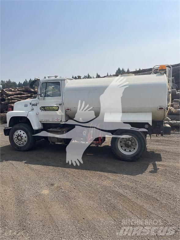 Ford 8000 Water bowser