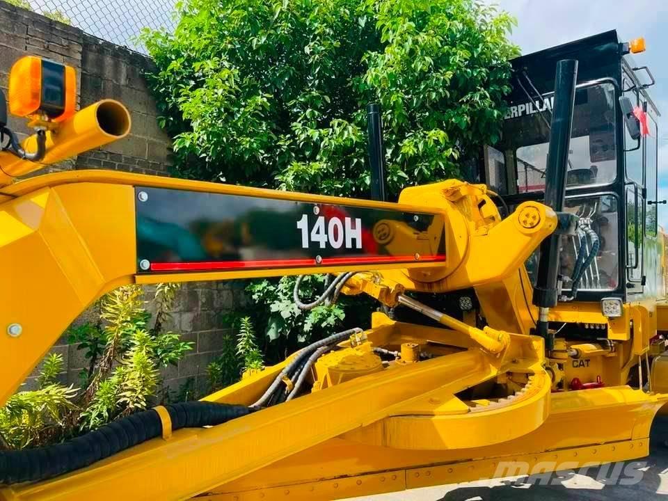 CAT 140h Graders