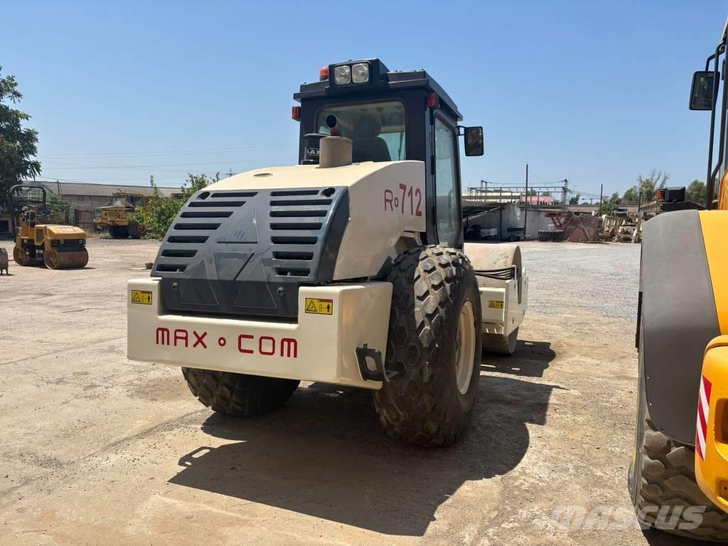  Max Com R712 Pneumatic tired rollers