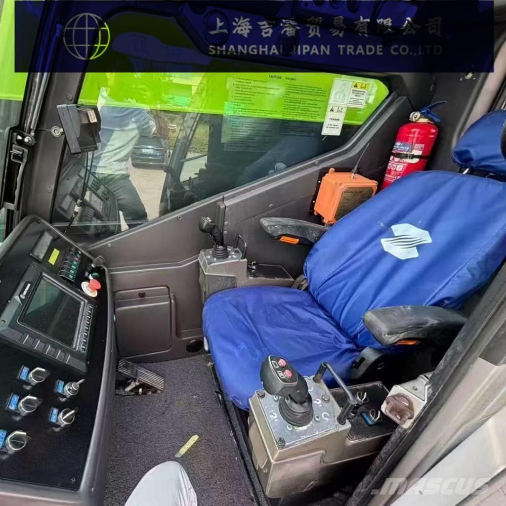 Zoomlion ZAT 2000 V7 All terrain cranes