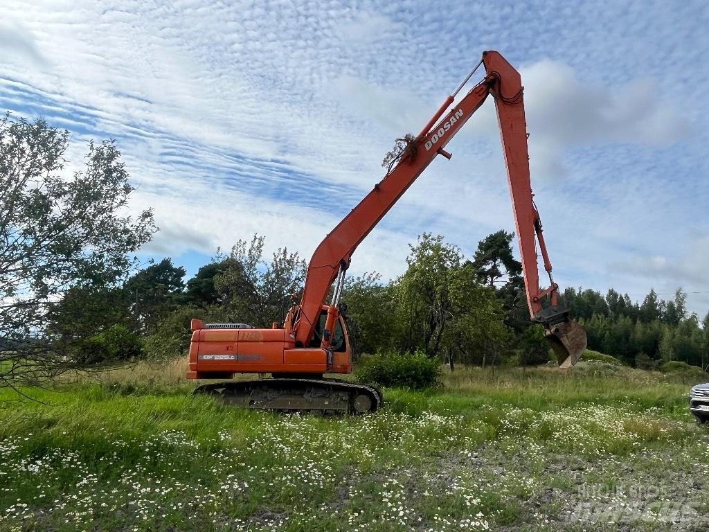 Doosan DX 225 LC Long reach excavators