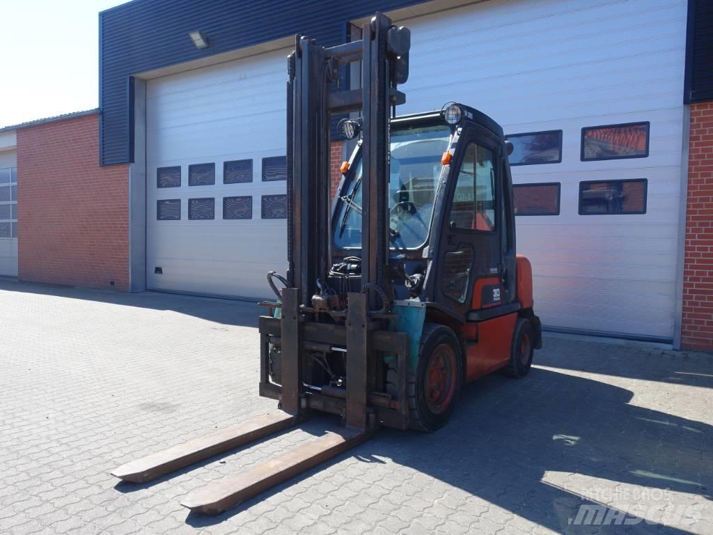 Nissan FGD 02A30Q Diesel trucks