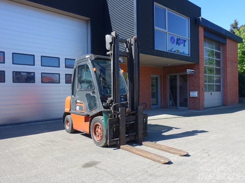 Nissan FGD 02A30Q Diesel trucks