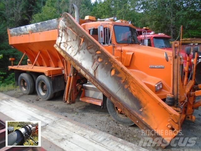 Kenworth T 400 Snow blades and plows