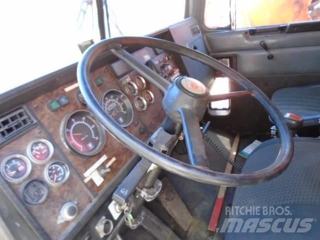 Kenworth T 400 Snow blades and plows