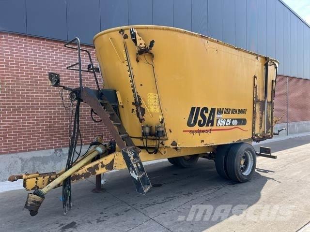  USA 850CF Feed mixer