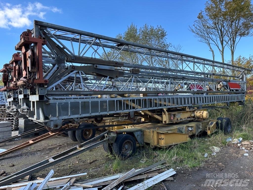 Comedil CBR 32 Self-erecting cranes
