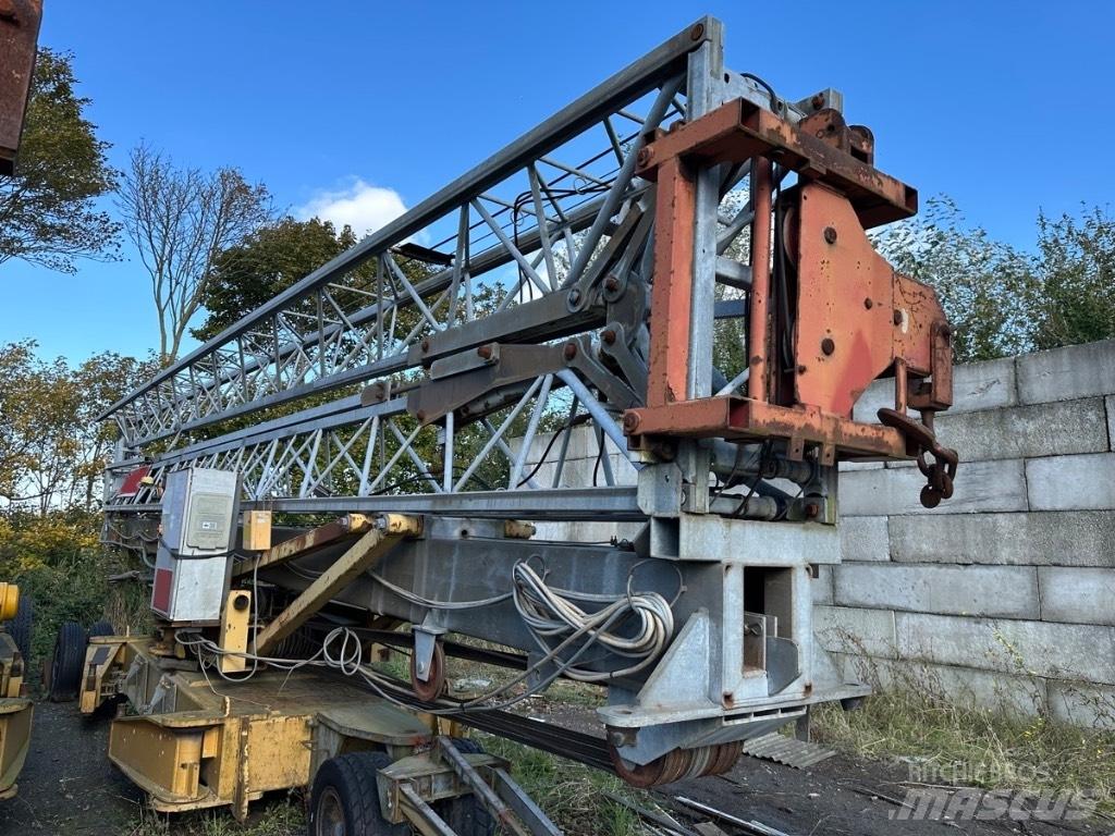 Comedil CBR 32 Self-erecting cranes