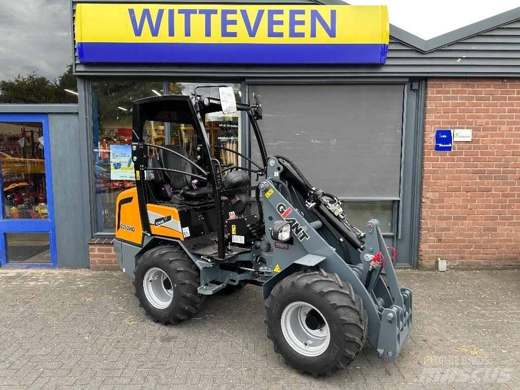 GiANT G2500HD Multi-purpose loaders