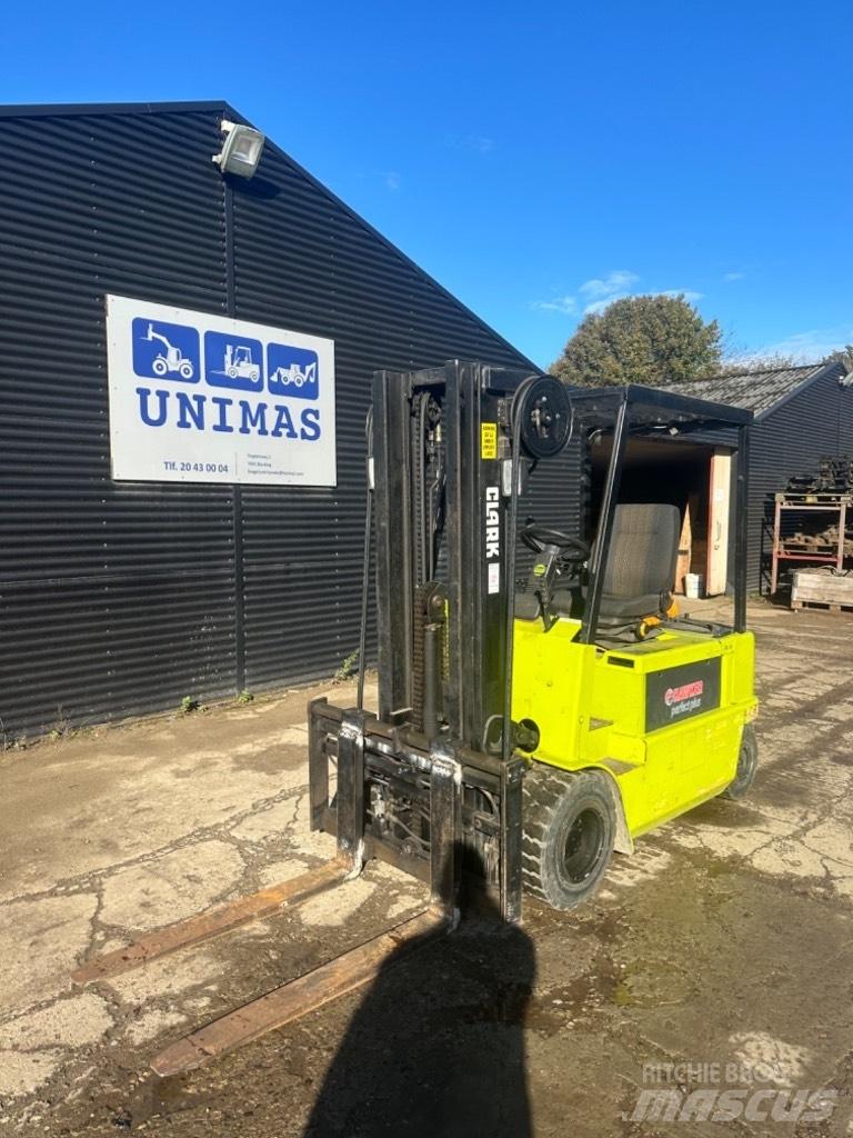 Clark CM25 Electric forklift trucks