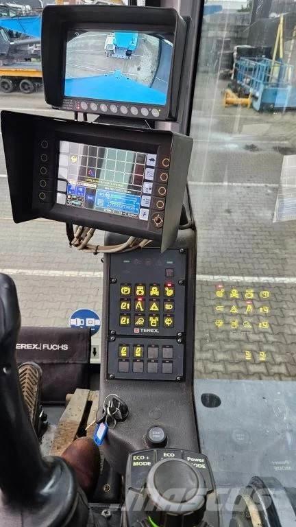 Fuchs MHL360 Waste / industry handlers