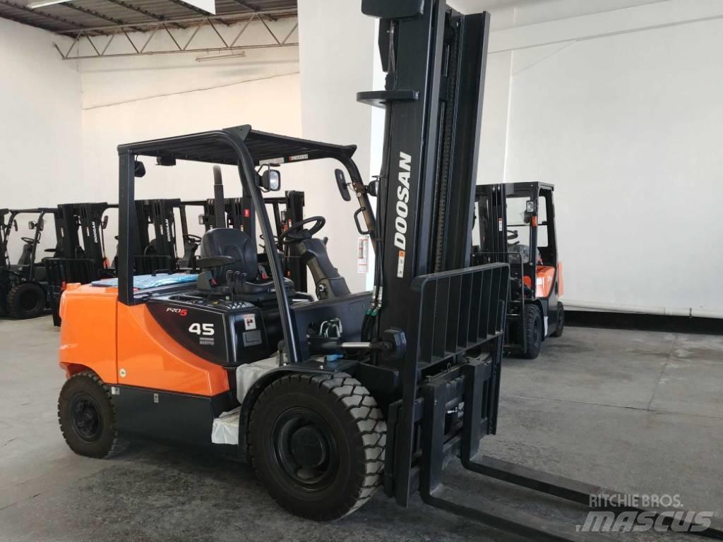 Doosan D45 SC-5 Diesel trucks