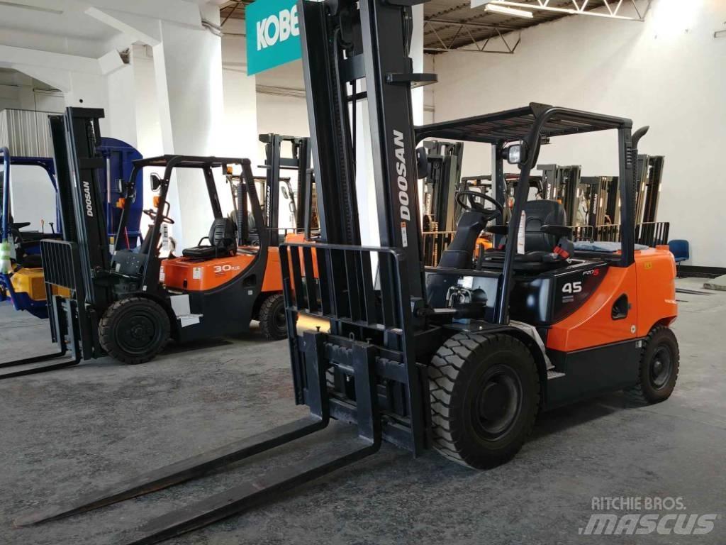 Doosan D45 SC-5 Diesel trucks