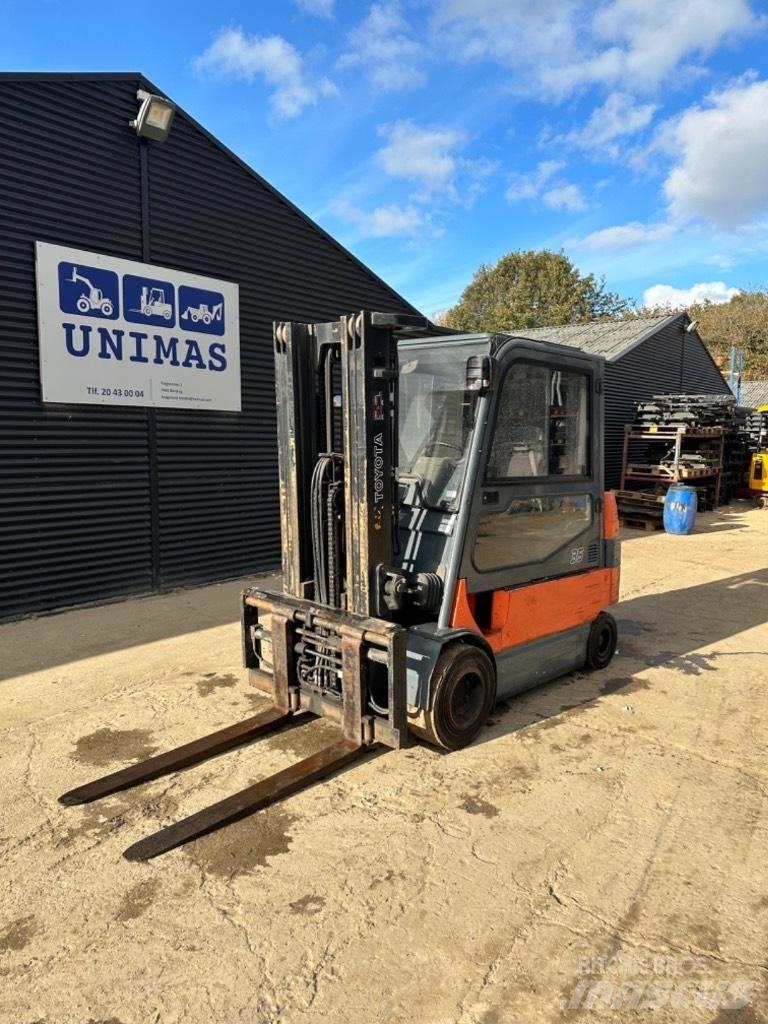 Toyota FBT35 Electric forklift trucks