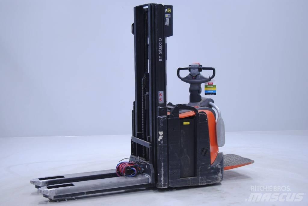 Toyota SPE120L Pedestrian stacker