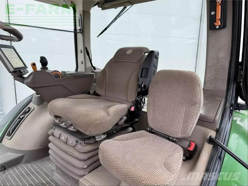 John Deere 8320 r Tractors