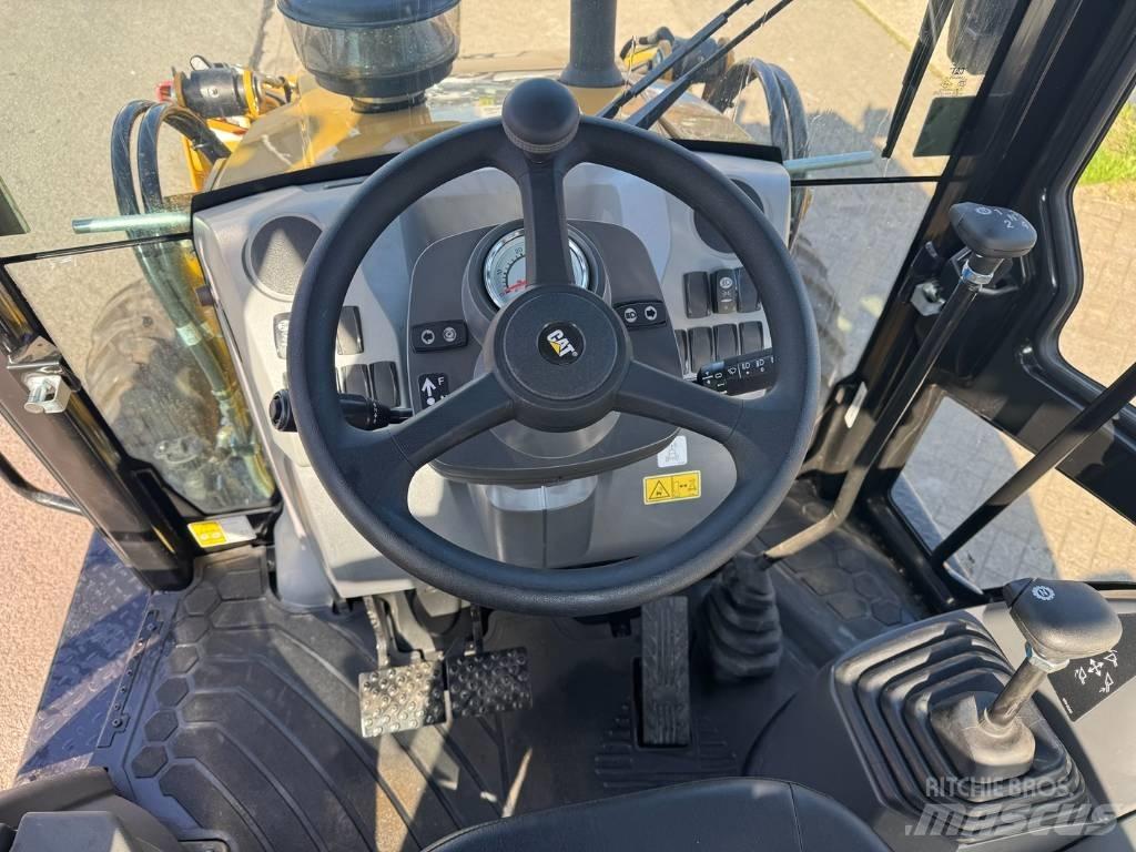 CAT 424 4X4 ( UNUSED ) Backhoe