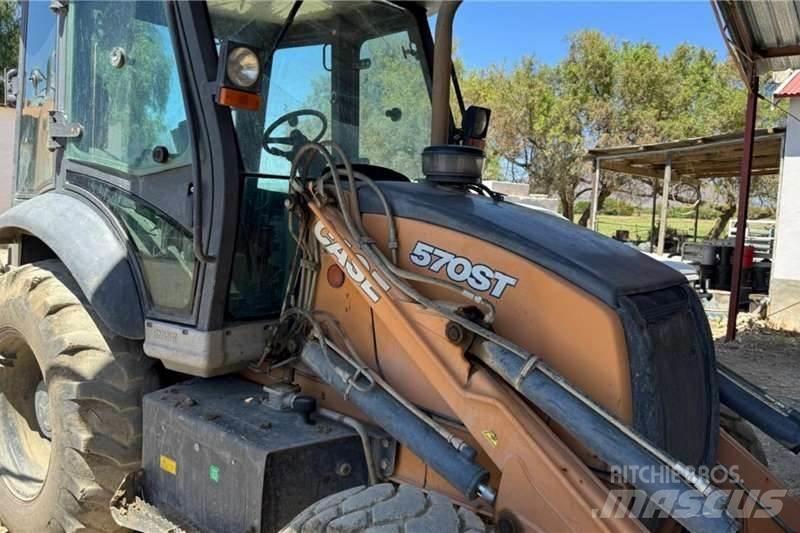 CASE 570 St Backhoe